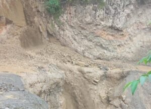 Carretera en mal estado en los Yungas.